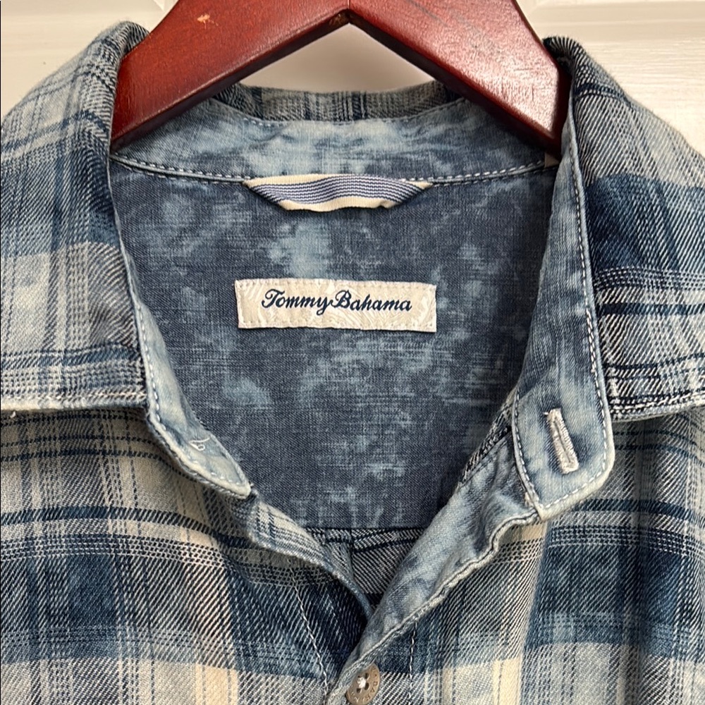 Tommy Bahama Blue Plaid Casual Button Down Shirt